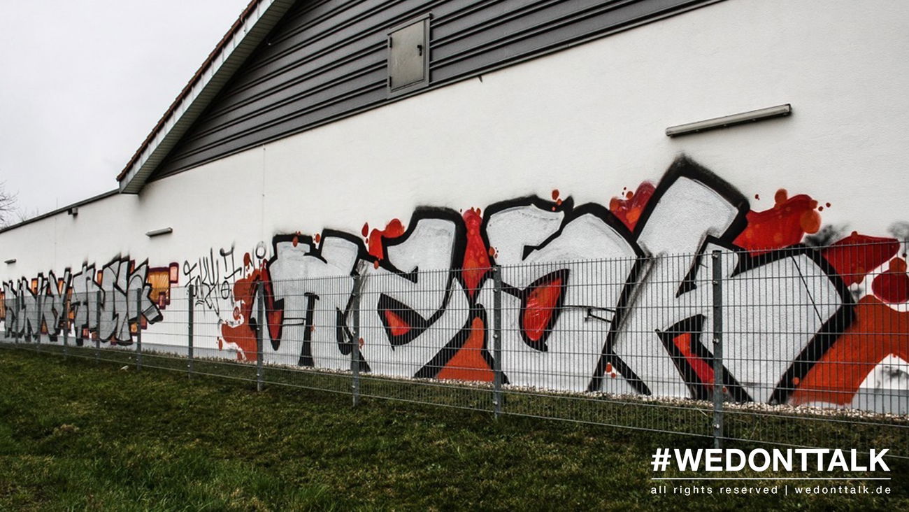 Graffiti Bombing in Karlsruhe - Photo by wedonttalk - hz, sk, funky