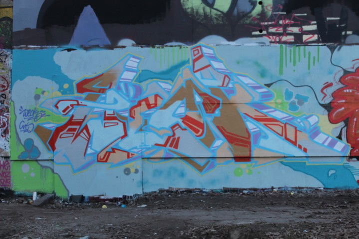 Graffiti Wall in berlin - Photo by weok - weok, skep, qmes