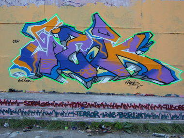 Graffiti Wall in berlin - Photo by weok - cns, weok, graffitibox-antiparty