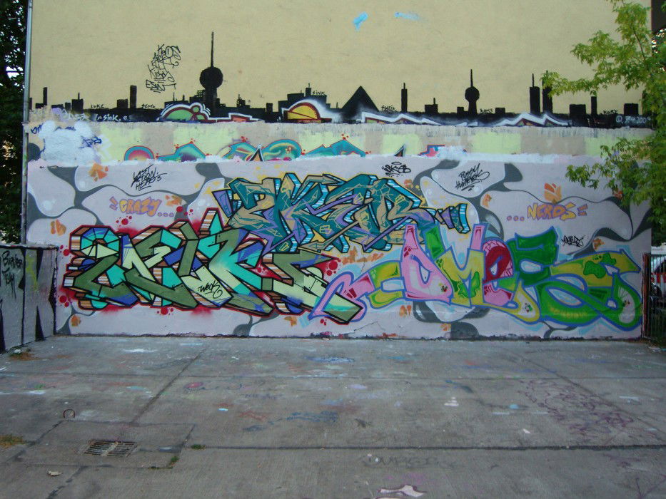 Graffiti Wall in berlin - Photo by weok - weok, skeb, Qmes