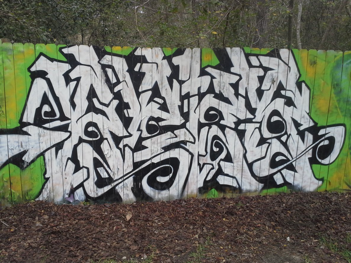 Graffiti Wall - Photo by whenyourstrange - rekr (2012)