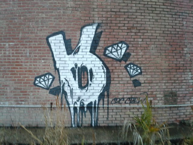 Graffiti Wall in Glasgow - Photo by whenyourstrange - mecro, cdc