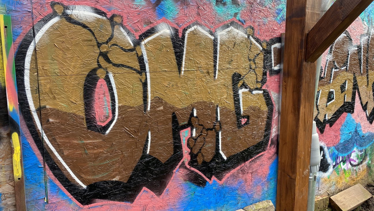 Graffiti Wall - Photo by whonift - omg (2024)