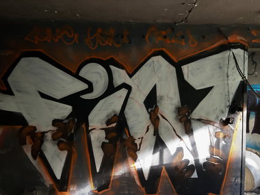 Graffiti Wall - Photo by whonift - fint