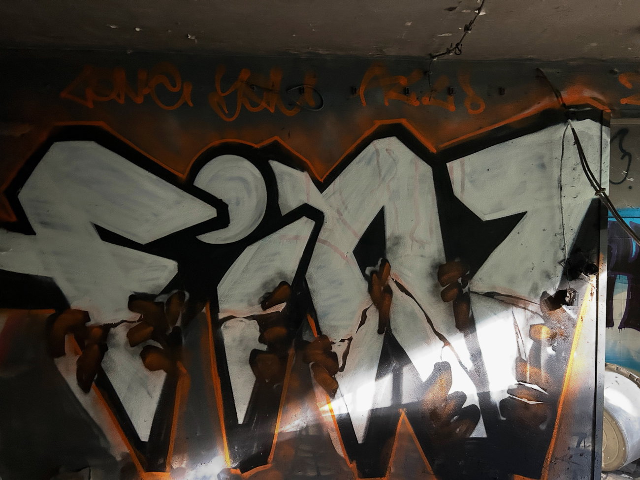 Graffiti Wall - Photo by whonift - fint