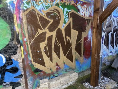 Graffiti Wall - Photo by whonift - fint