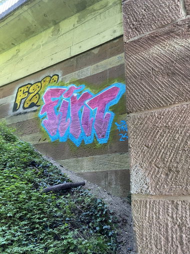 Graffiti Wall - Photo by whonift - fint