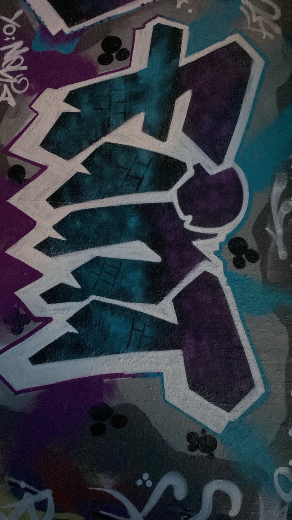 Graffiti Wall - Photo by whonift - fint