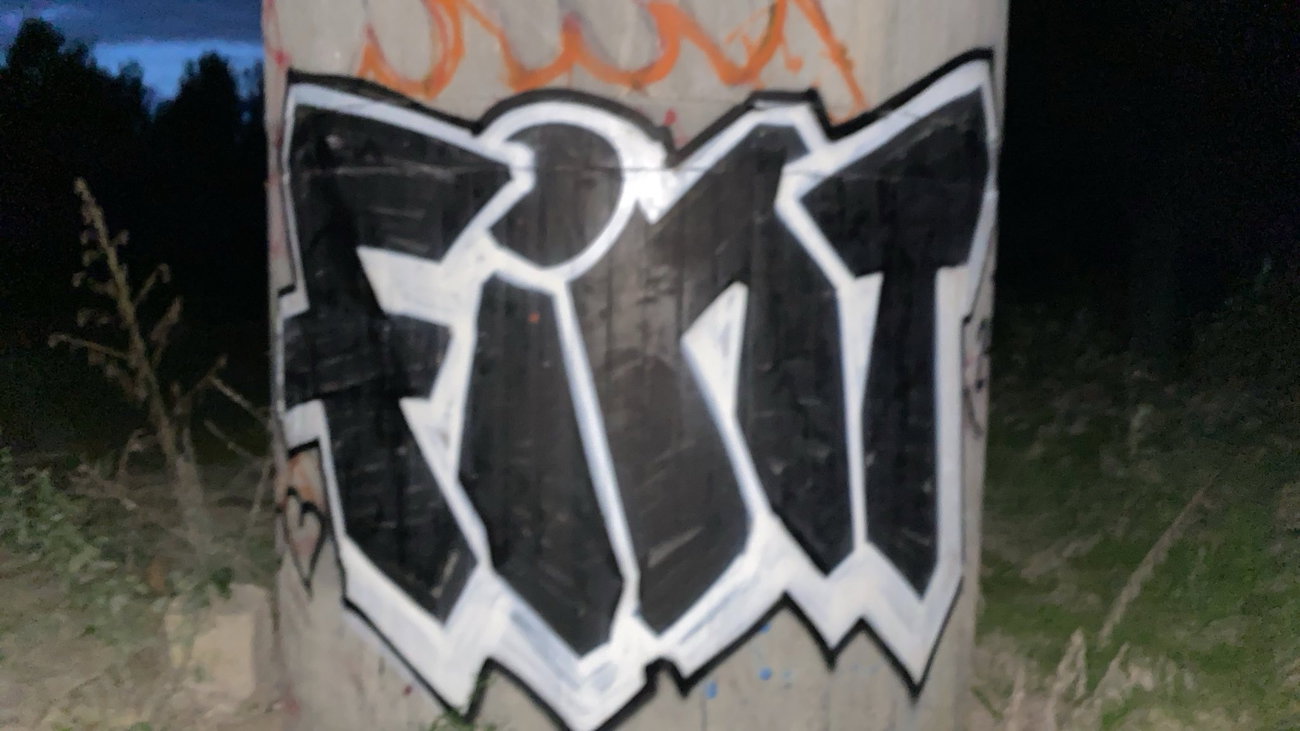 Graffiti Wall - Photo by whonift - fint