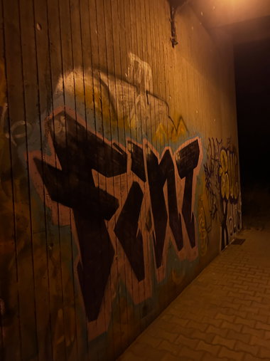 Graffiti Wall - Photo by whonift - fint