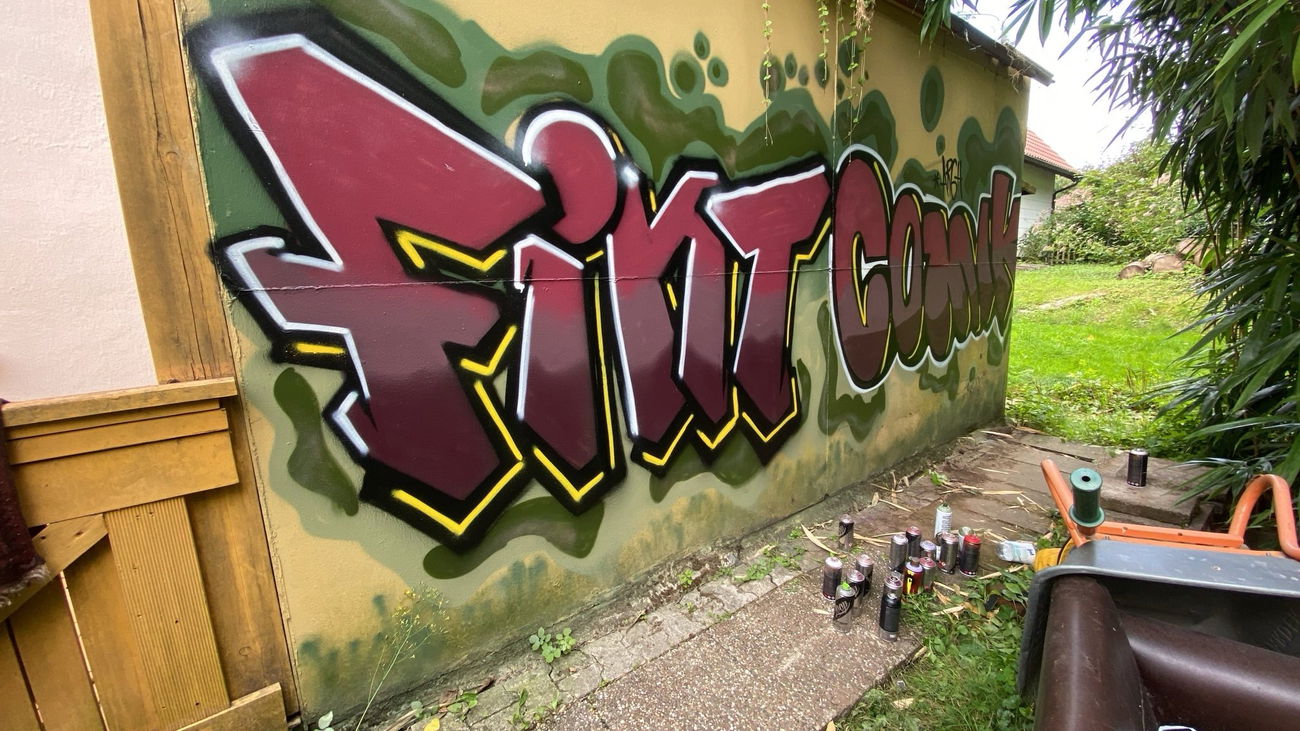 Graffiti Wall - Photo by whonift - fint, comik