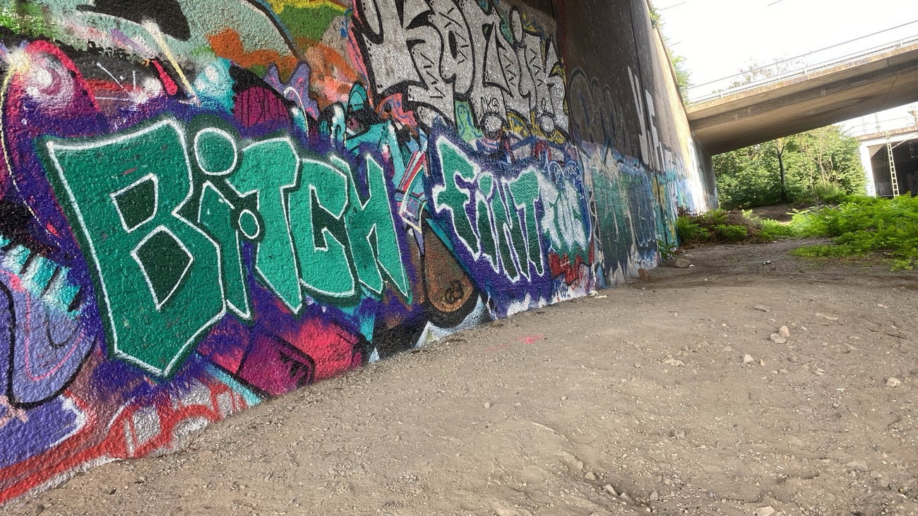 Graffiti Wall - Photo by whonift - fint