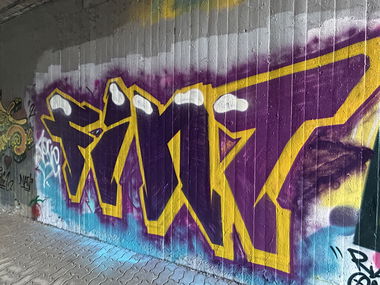 Graffiti Wall - Photo by whonift - fint