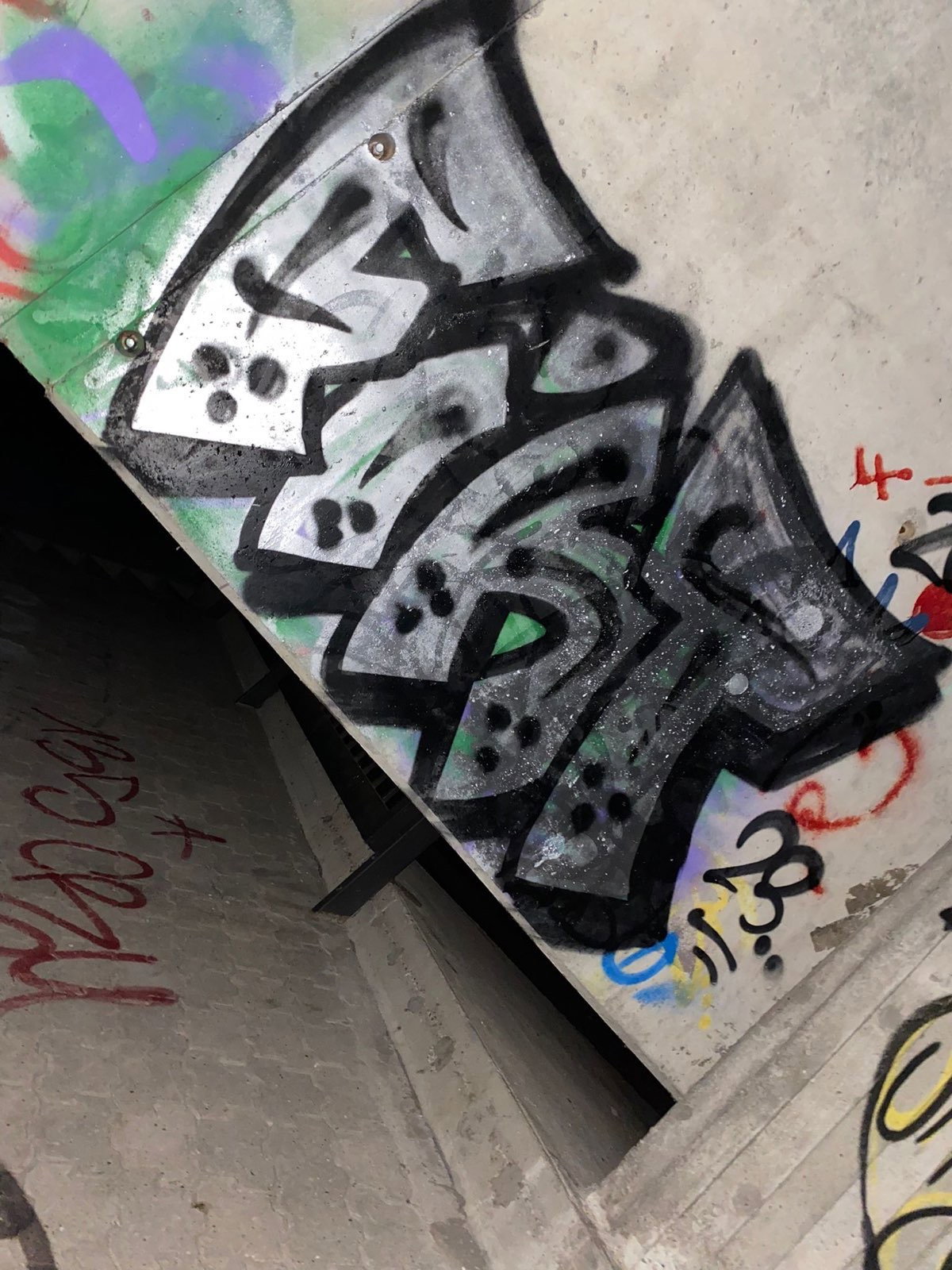 Graffiti Wall - Photo by whonift - fint