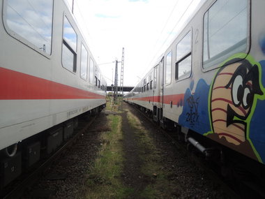 Graffiti Train - Photo by woisderhiney - WurmWurm.