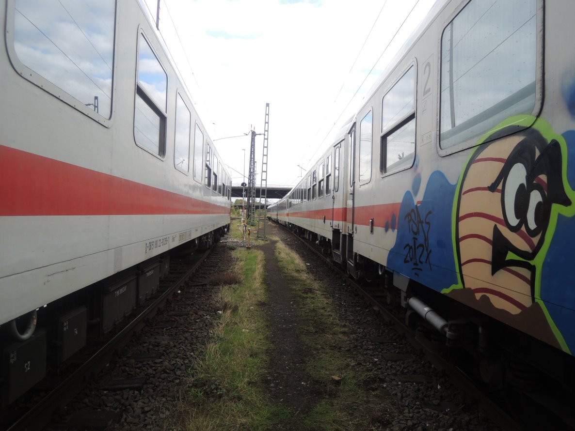 Graffiti Train - Photo by woisderhiney - WurmWurm.