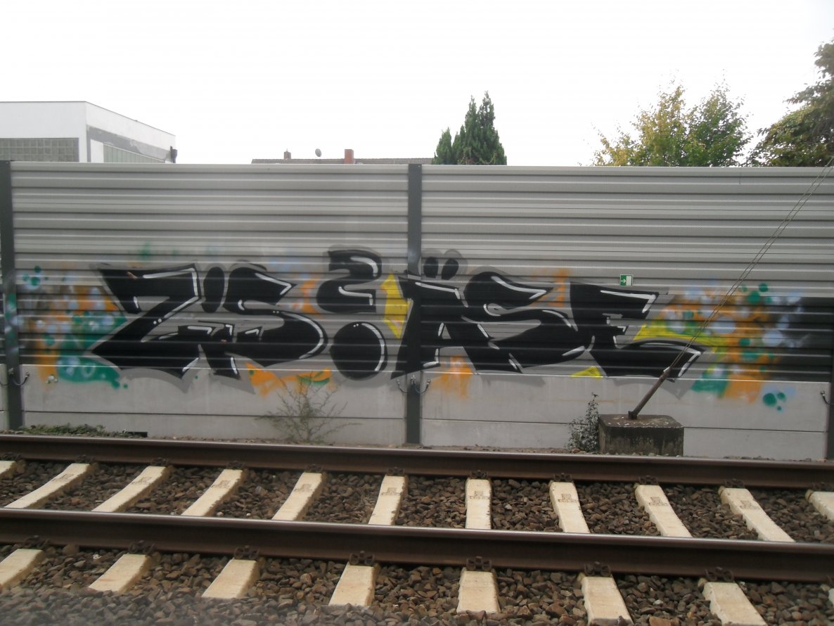 Graffiti Bombing - Photo by woisderhiney - osnabrück, fragezeichen