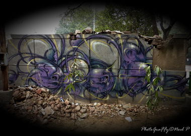 Graffiti Wall in Inde - Photo by wolf75 - Bond (2014)