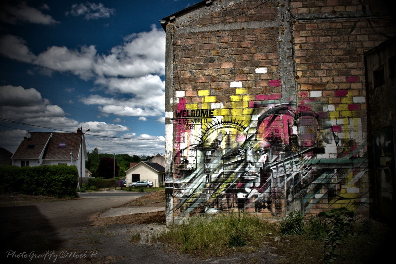 Graffiti Wall in France - Photo by wolf75 - Hopare (2012)