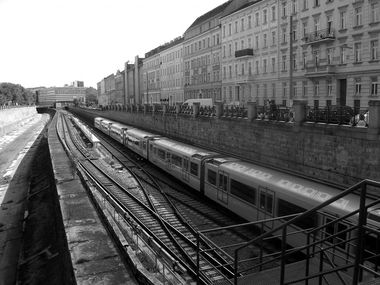 Graffiti Train in Wien - Photo by wypad_z_baru - CZUB, WBS (2010)