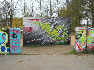 Graffiti Street Art - Photo by x9 (2014)