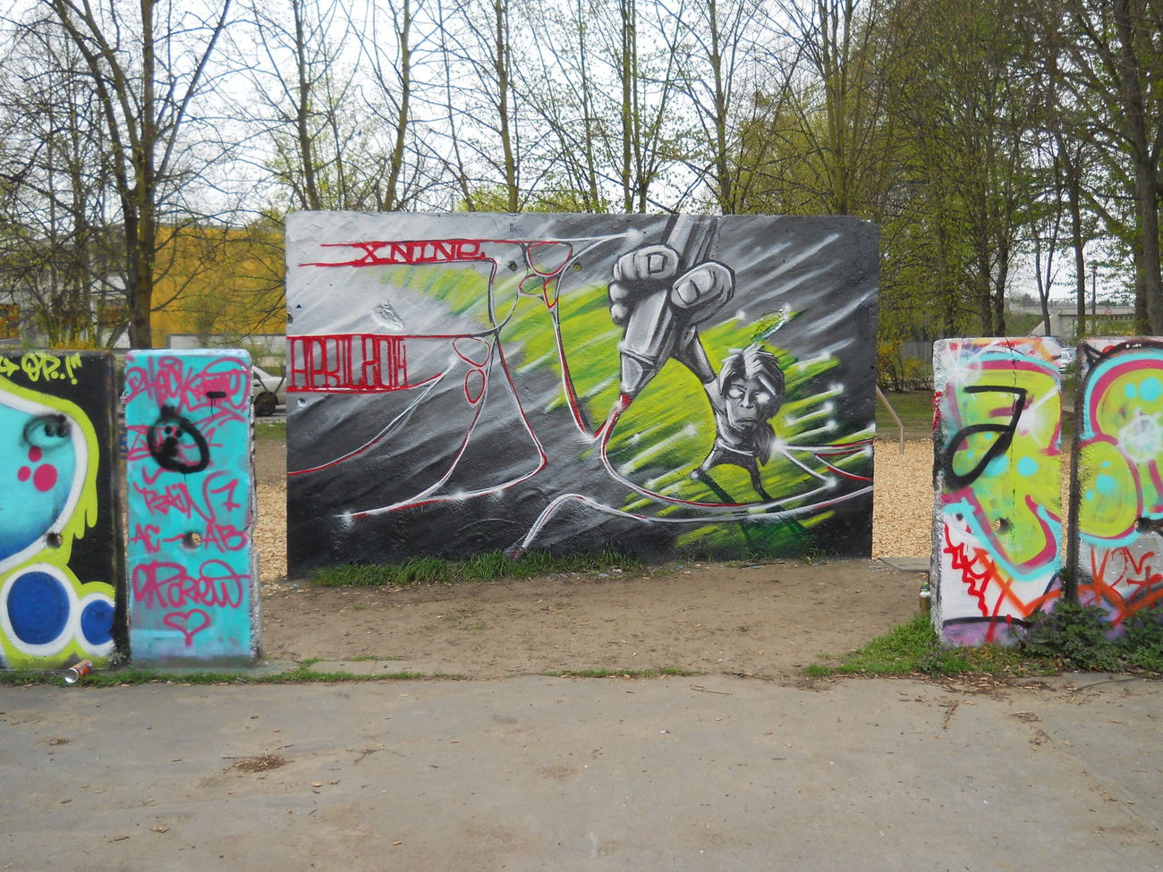 Graffiti Street Art - Photo by x9 (2014)