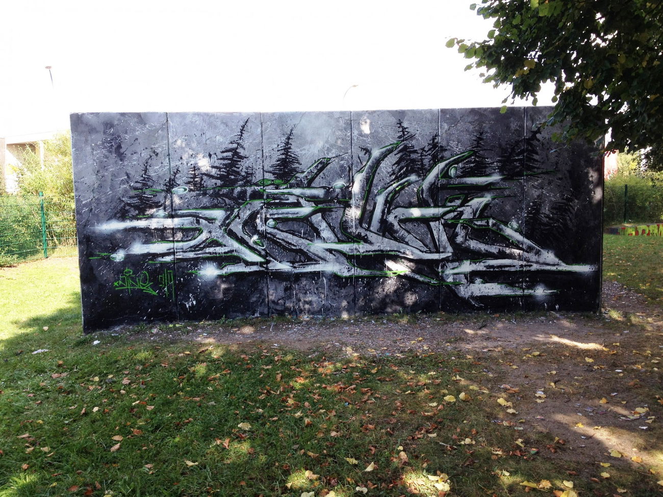 Graffiti Wall - Photo by x9 (2017)