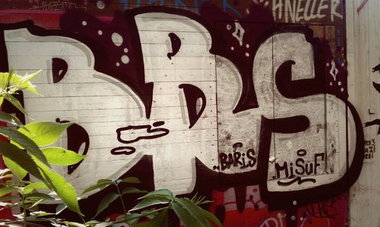 Graffiti Bombing - Photo by xcapitalsteez - misuf, cologne (2013)