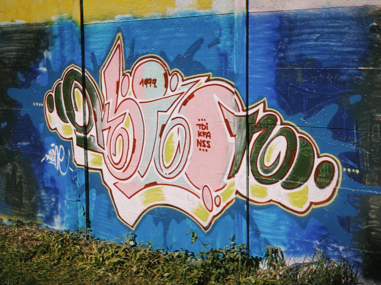 Graffiti Wall - Photo by xilosis