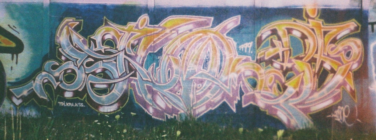 Graffiti Wall - Photo by xilosis