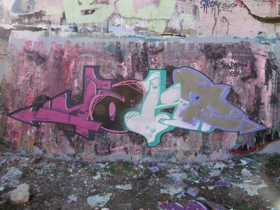 Graffiti Wall - Photo by yakeone
