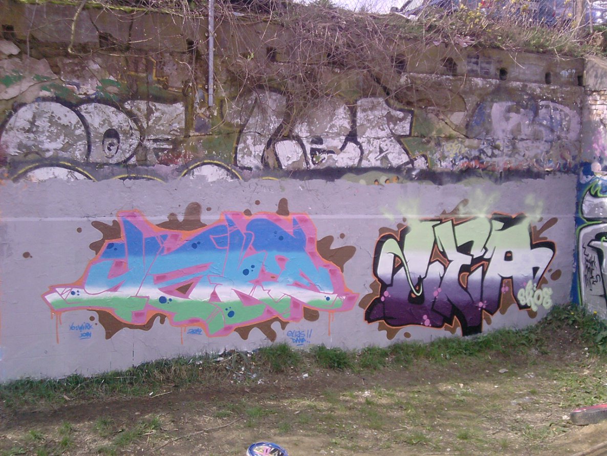 Graffiti Wall - Photo by yakeone - yake, lea (2014)