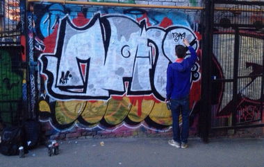 Graffiti Bombing in Moscow - Photo by yanserbuffkilla (2014)