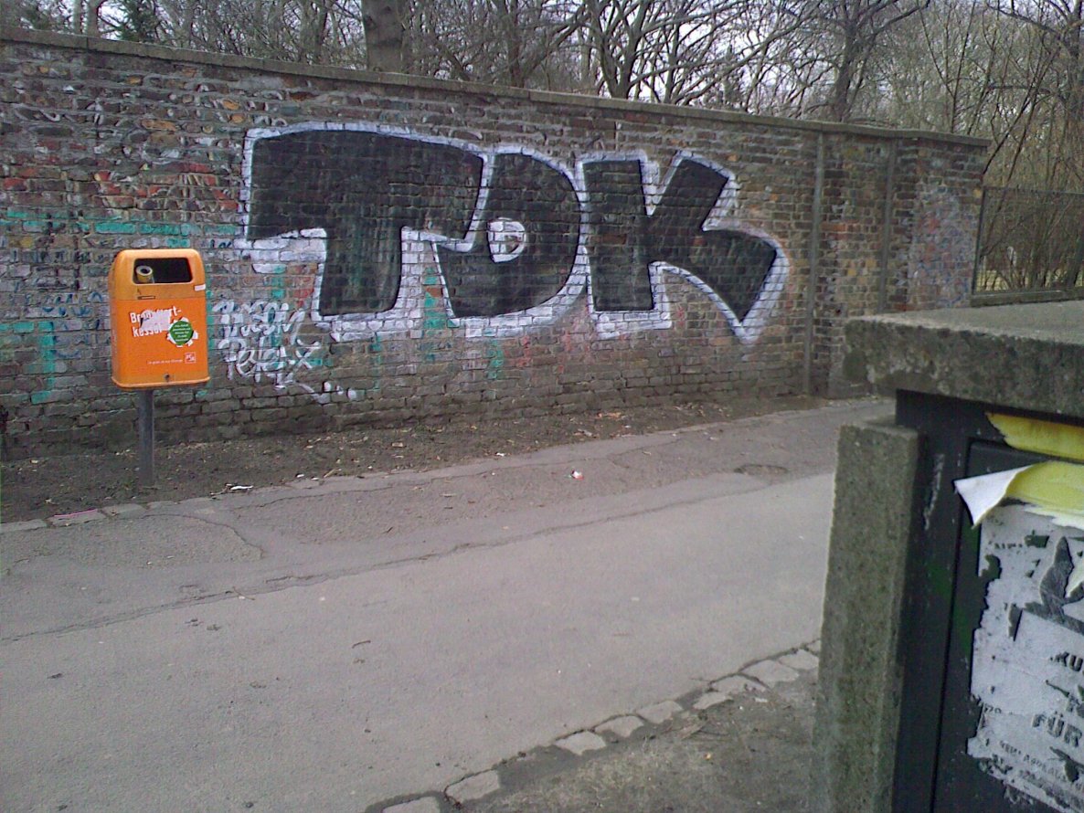 Graffiti Bombing - Photo by ycc117 - TDK, Berlin, Peter