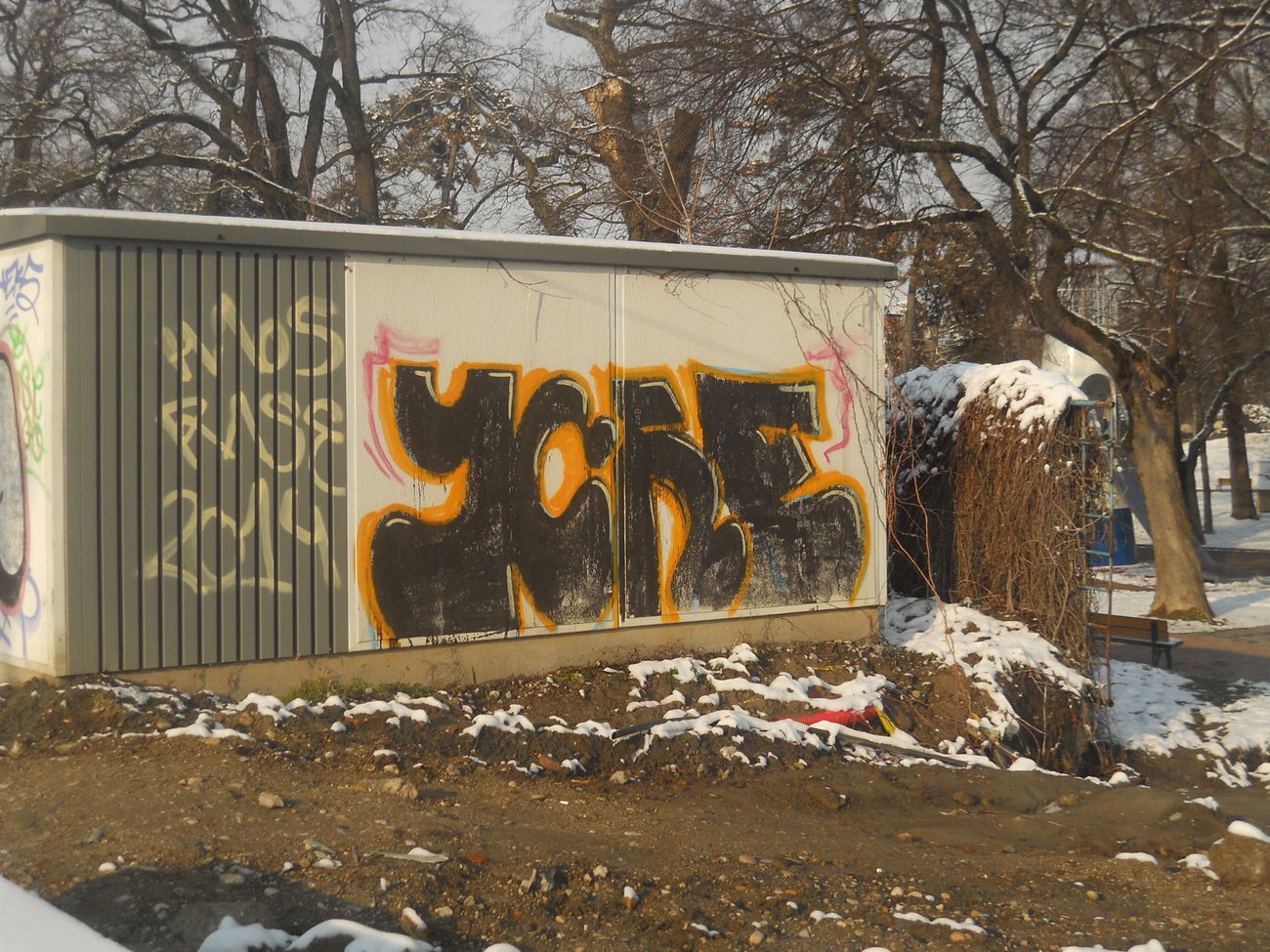 Graffiti Bombing - Photo by ycre - ycre, romania, ro (2014)