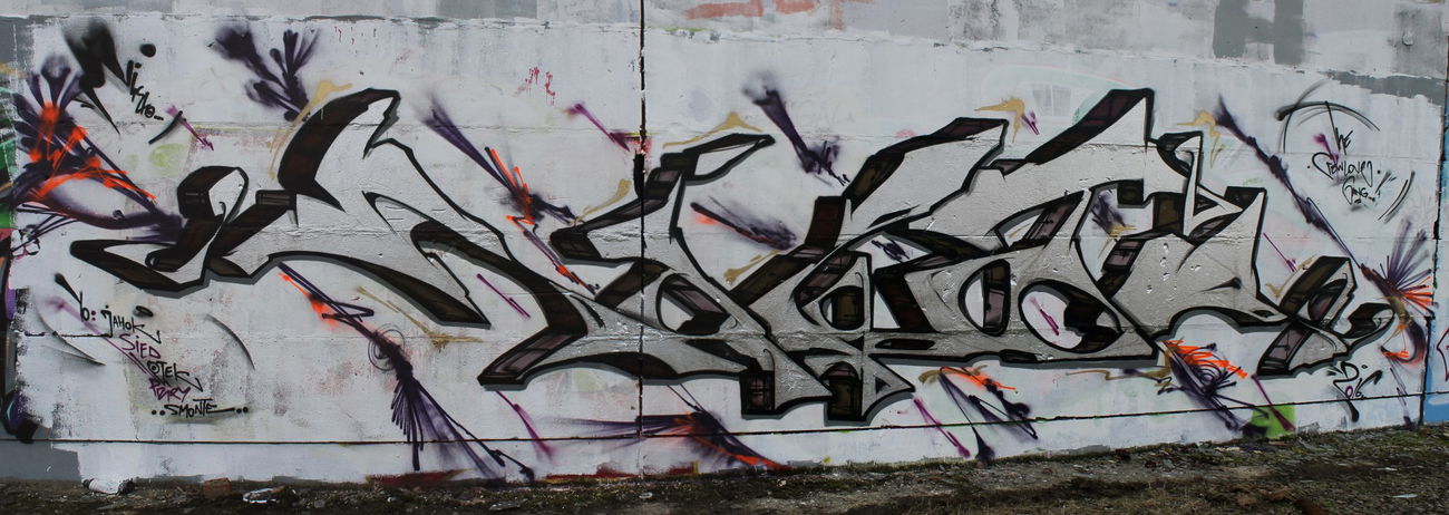 Graffiti Wall - Photo by yedimeister - nisto, crewlovegang, crewlove