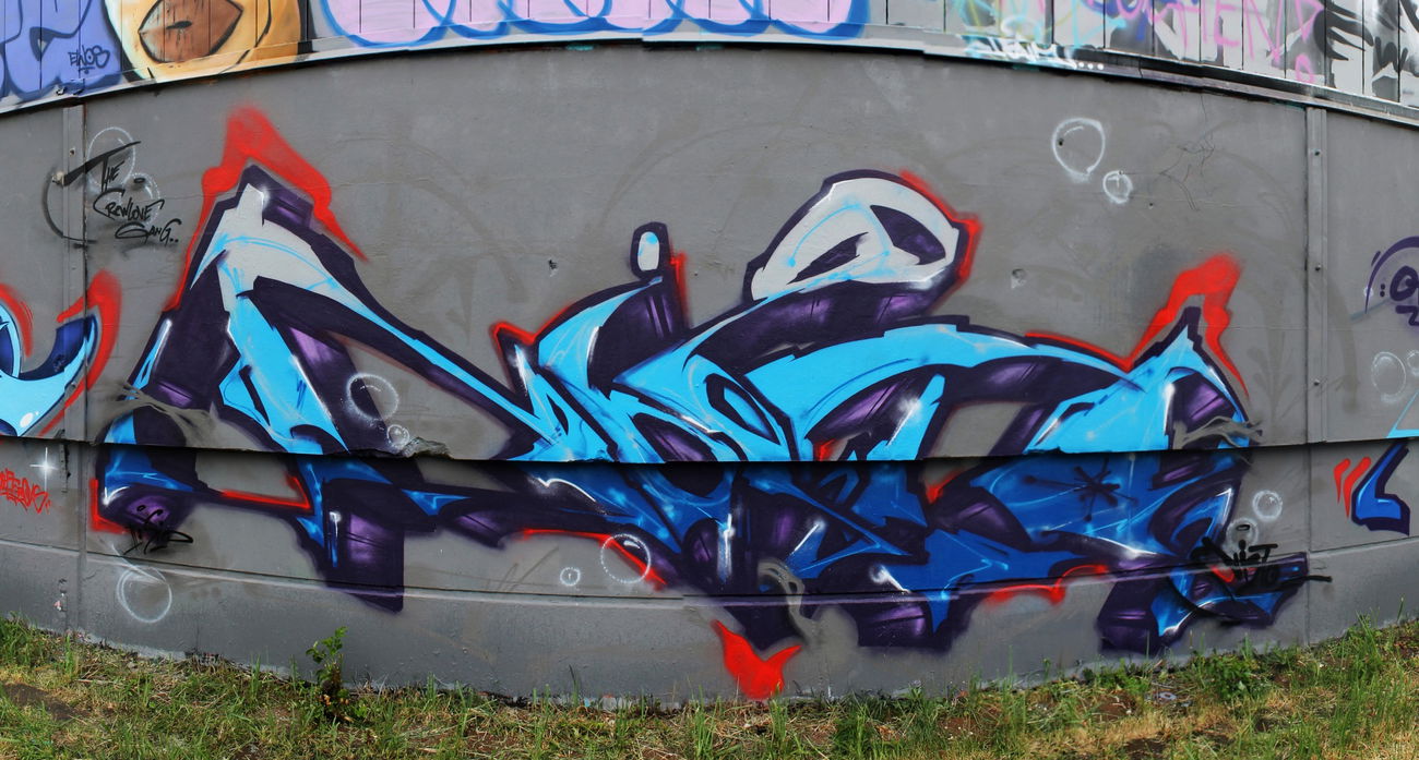 Graffiti Wall - Photo by yedimeister - nisto, crewlove, aerosol