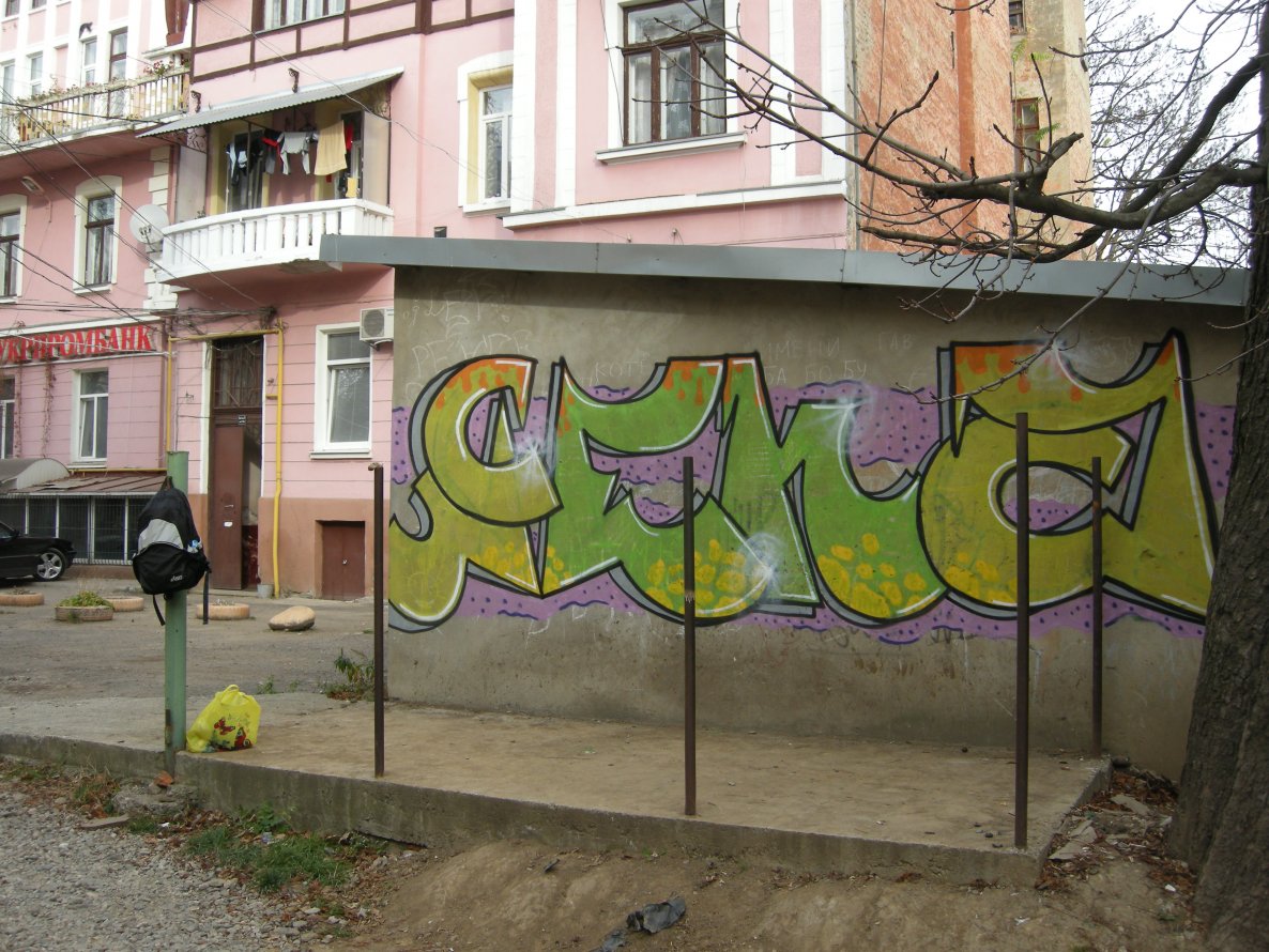 Graffiti Bombing in Chernivtsi - Photo by yobla - bla, yobla, gehan (2013)