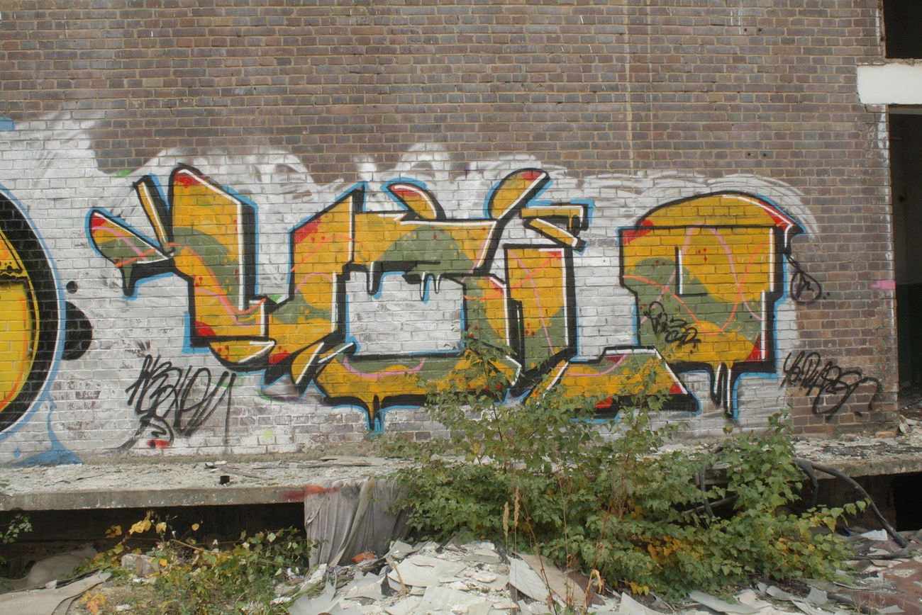 Graffiti Wall - Photo by youcantshare - NamYo (2013)