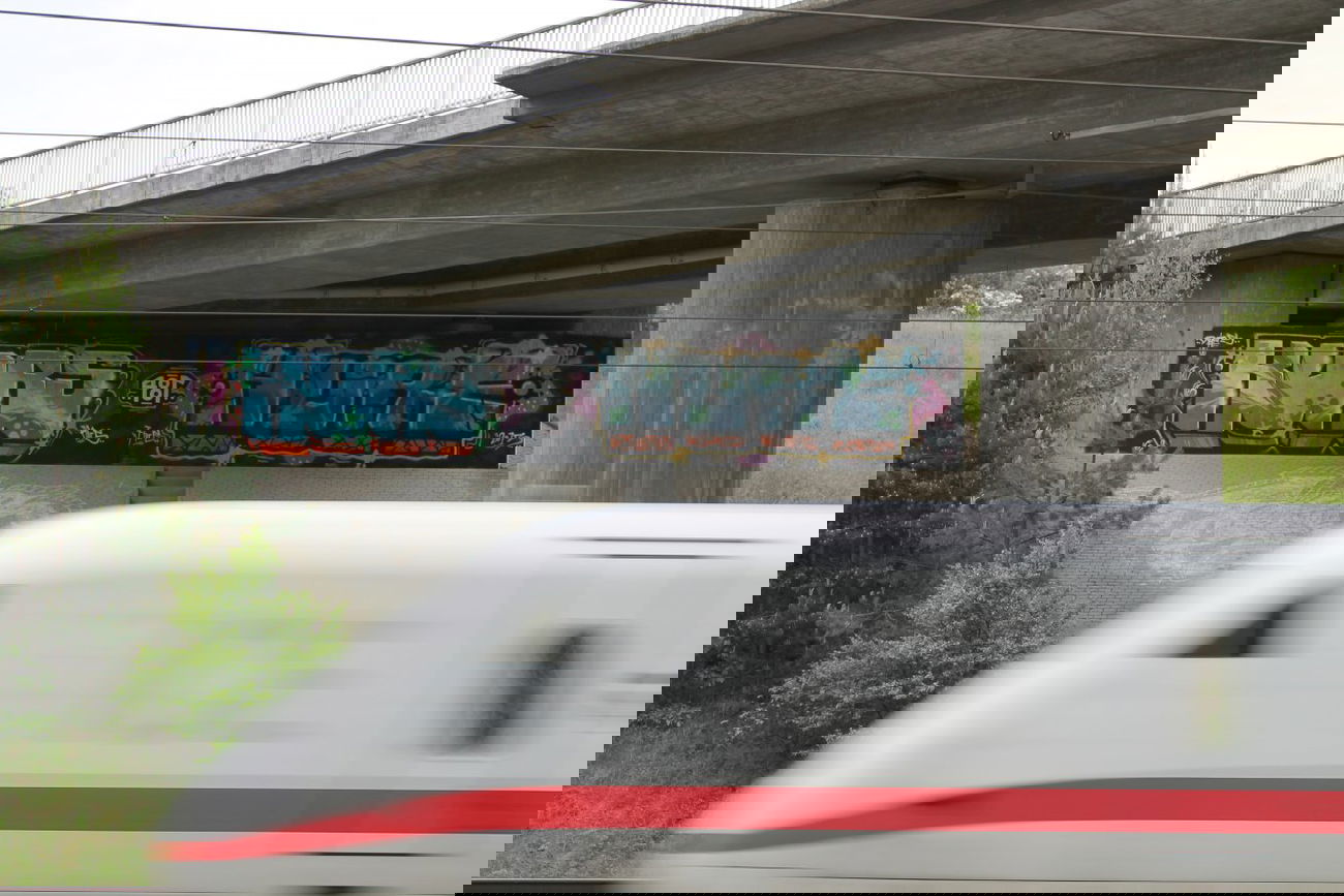 Graffiti Bombing - Photo by yukon - kurs, hure, 481 (2013)