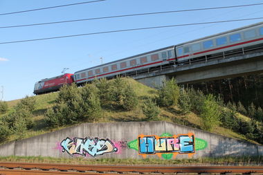 Graffiti Bombing - Photo by yukon - kurs, hure, 481 (2014)