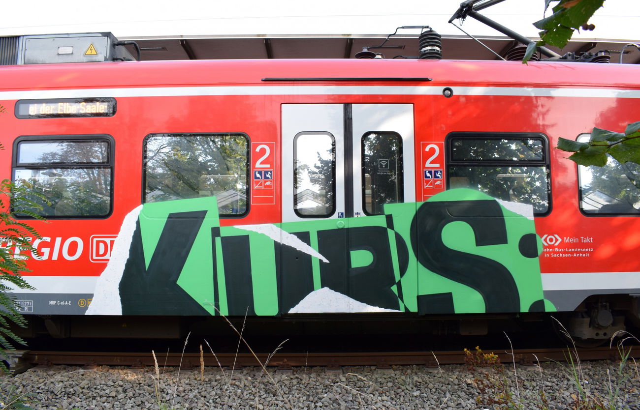 Graffiti Train - Photo by yukon - kurs