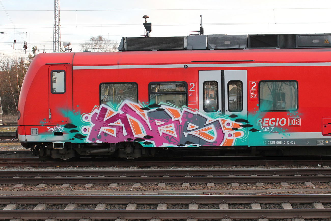 Graffiti Train - Photo by yukon - Kurs