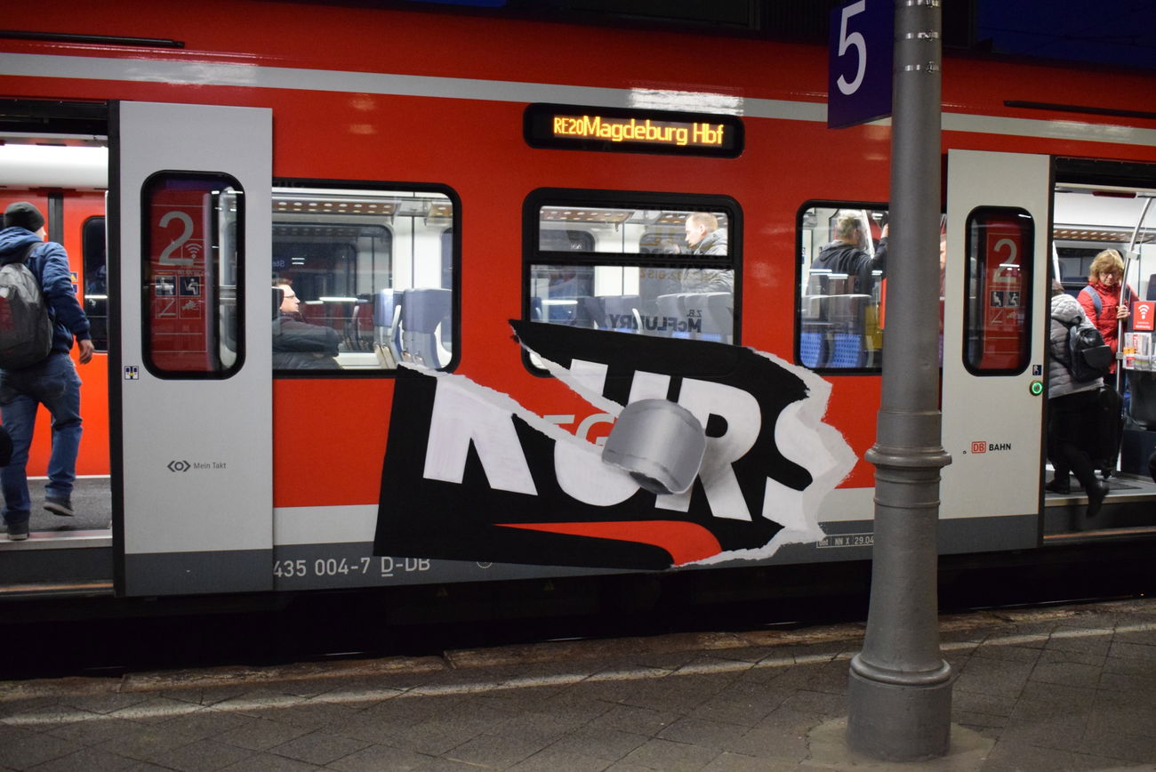 Graffiti Train - Photo by yukon - kurs
