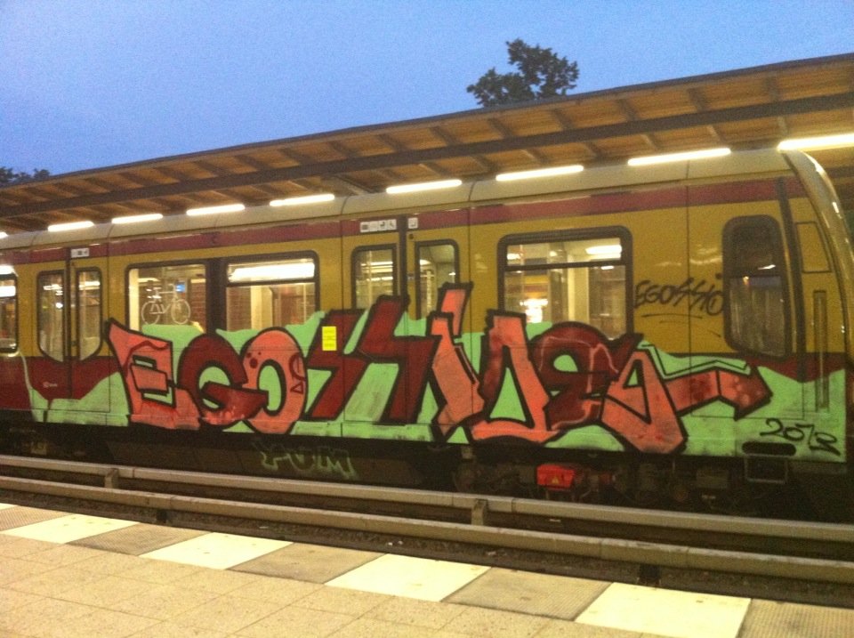 Graffiti Train - Photo by yumyumyum - egossio (2013)