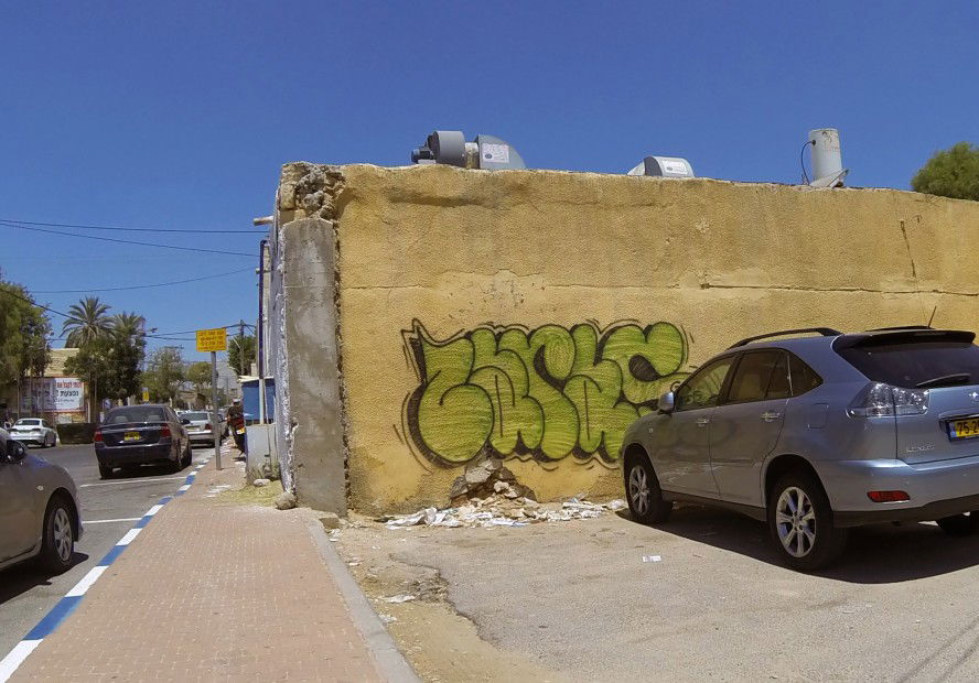 Graffiti Wall in Beersheba - Photo by zaras_gameover - throw, up (2013)