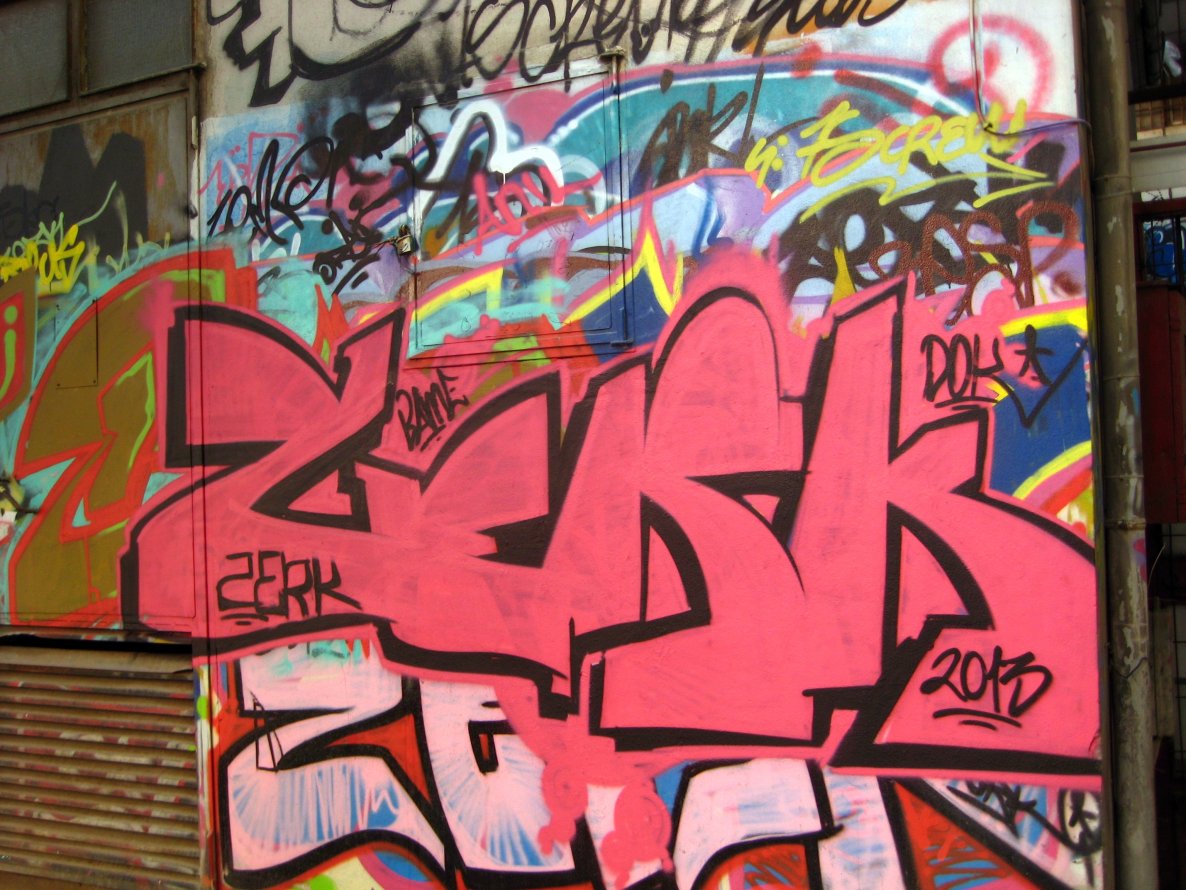 Graffiti Bombing - Photo by zerk - zerk (2013)
