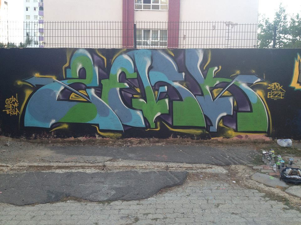 Graffiti Wall in Istanbul - Photo by zerkeizze - zerkshioneeizzes2k (2015)