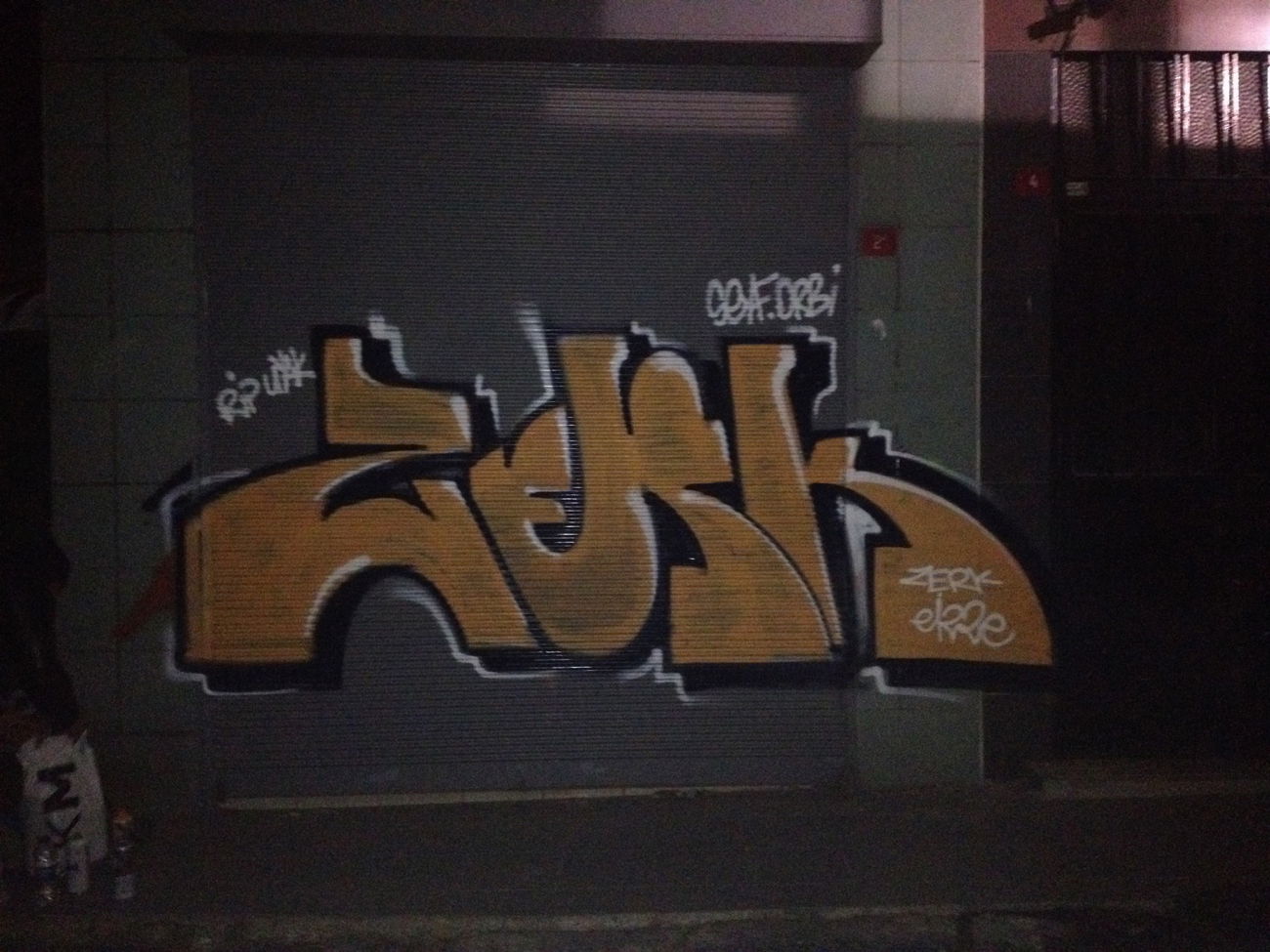 Graffiti Bombing in Karakoy - Photo by zerkeizze - zerkkarakoyeizze (2016)