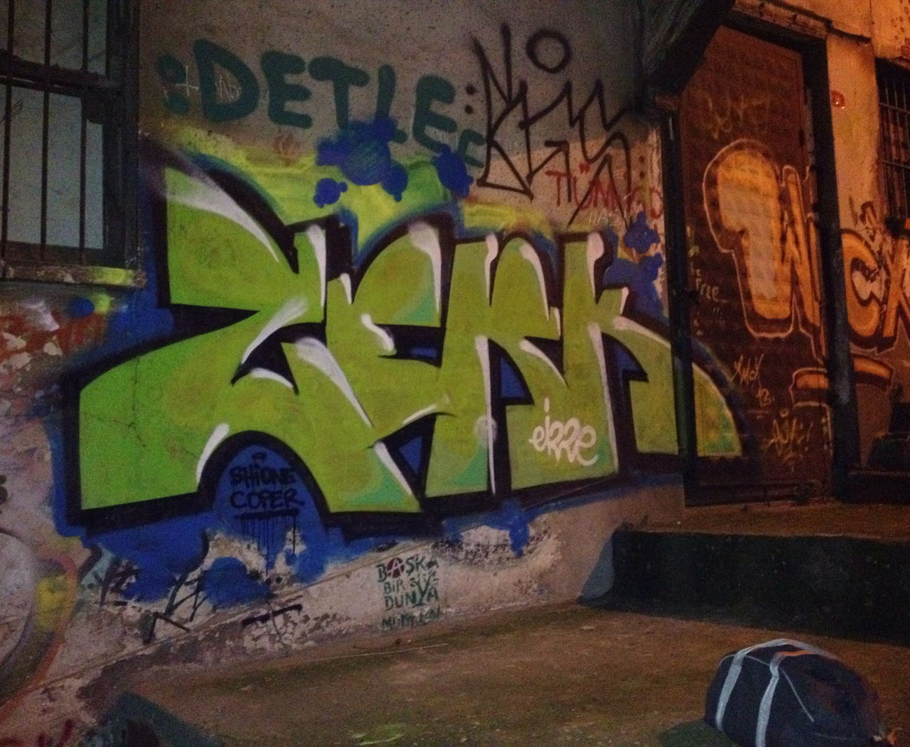 Graffiti Wall in Istanbul - Photo by zerkeizze - zerkeizze (2015)